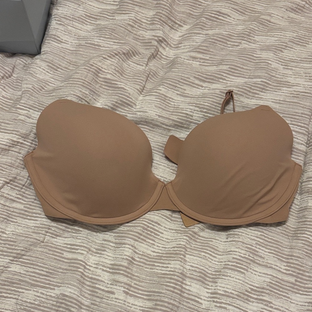 Skims fits everybody Tshirt bra 32dd